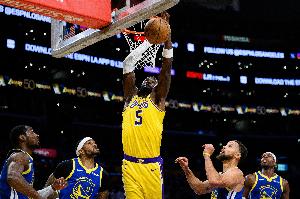 800万年薪太香了！艾顿已经连续三场比赛砍下20+10